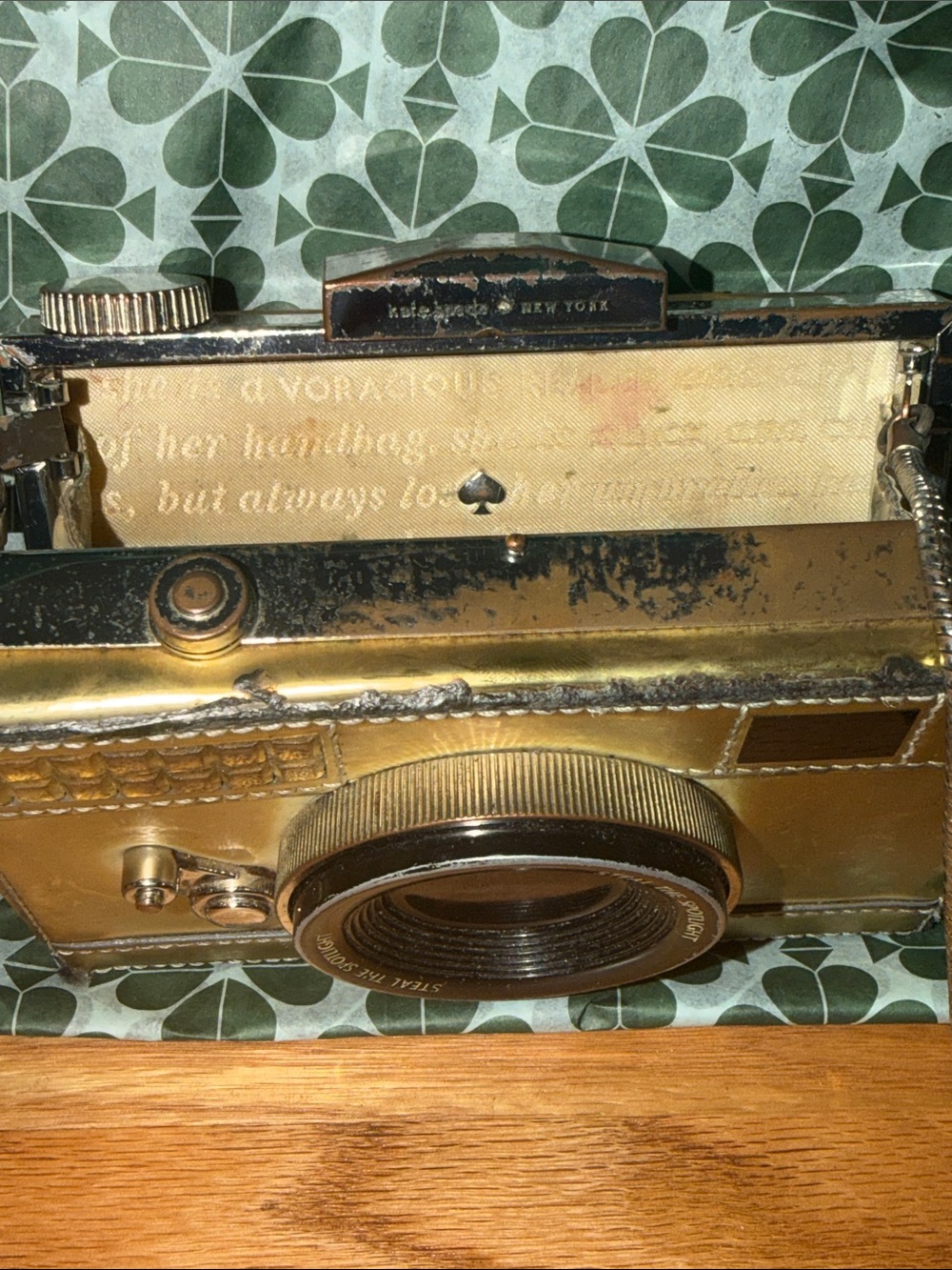 kate spade metallic gold camera-shaped crossbody bag - Picture 4 of 6
